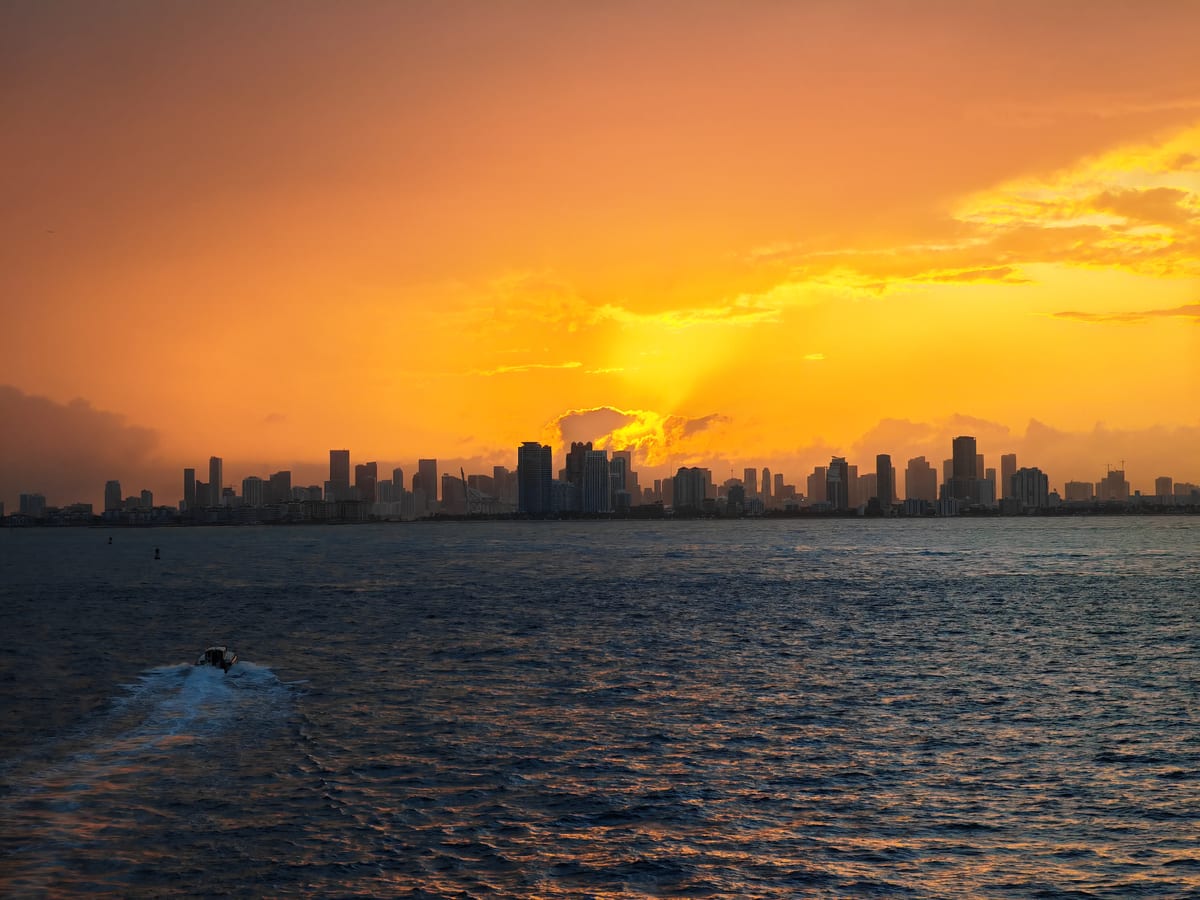 Sonnenuntergang über der Skyline